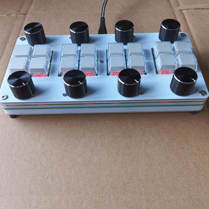8 przełączników i 8 pokręteł t – Midi Controller Pad recenzja i cena